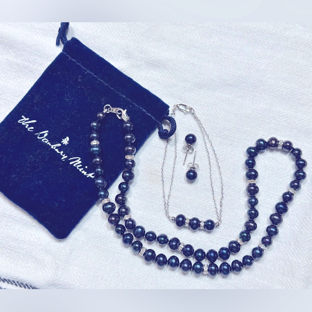 Never worn - Danbury Mint - Black Pearl Set